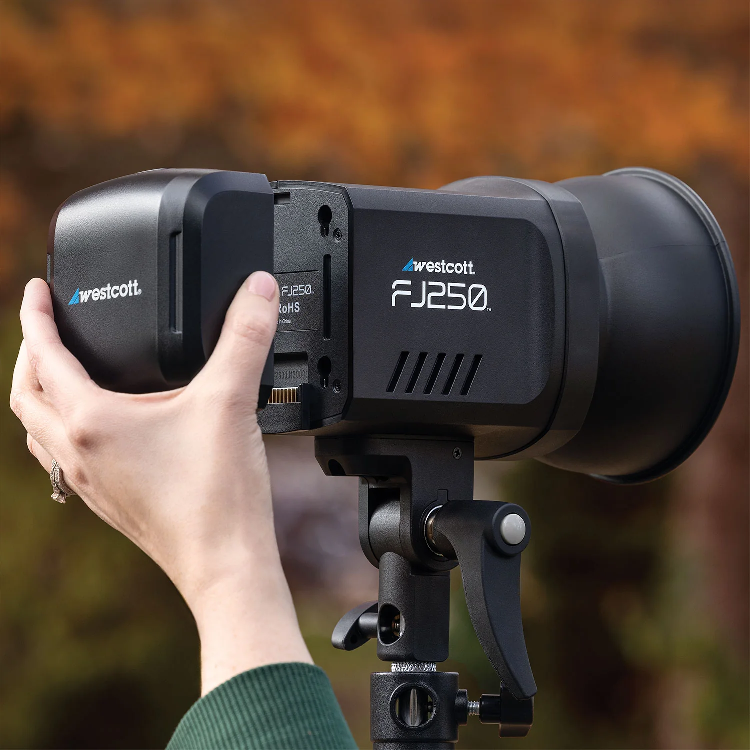 FJ250 Strobe 1-Light Backpack Kit with FJ-X3 Wireless Trigger - Image 8