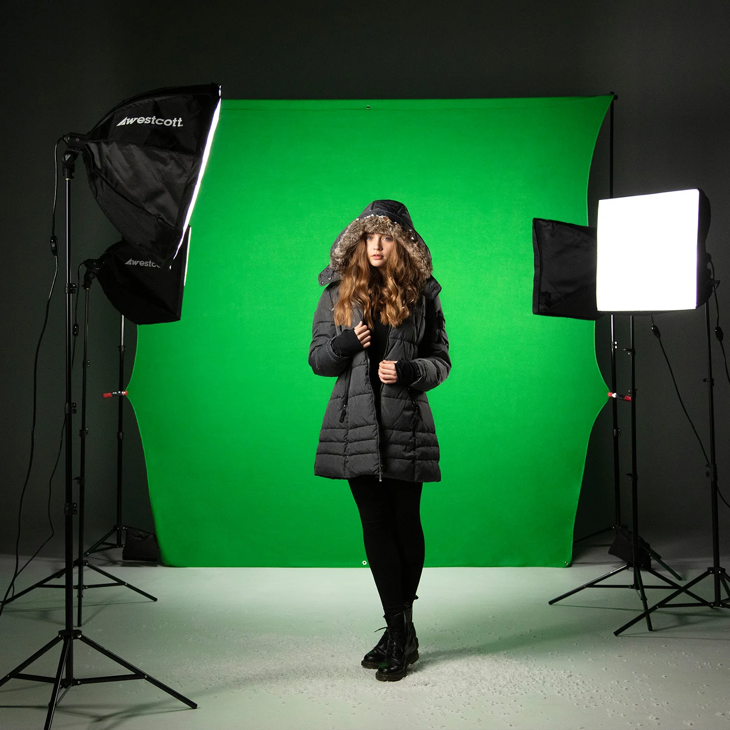 Wrinkle-Resistant Backdrop - Chroma-Key Green Screen (9' x 10') - Image 3