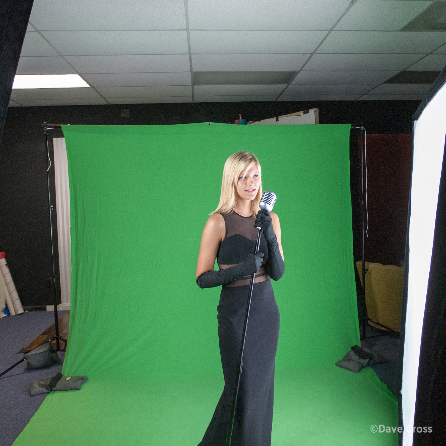 Wrinkle-Resistant Backdrop - Chroma-Key Green Screen (9' x 20') - Image 3