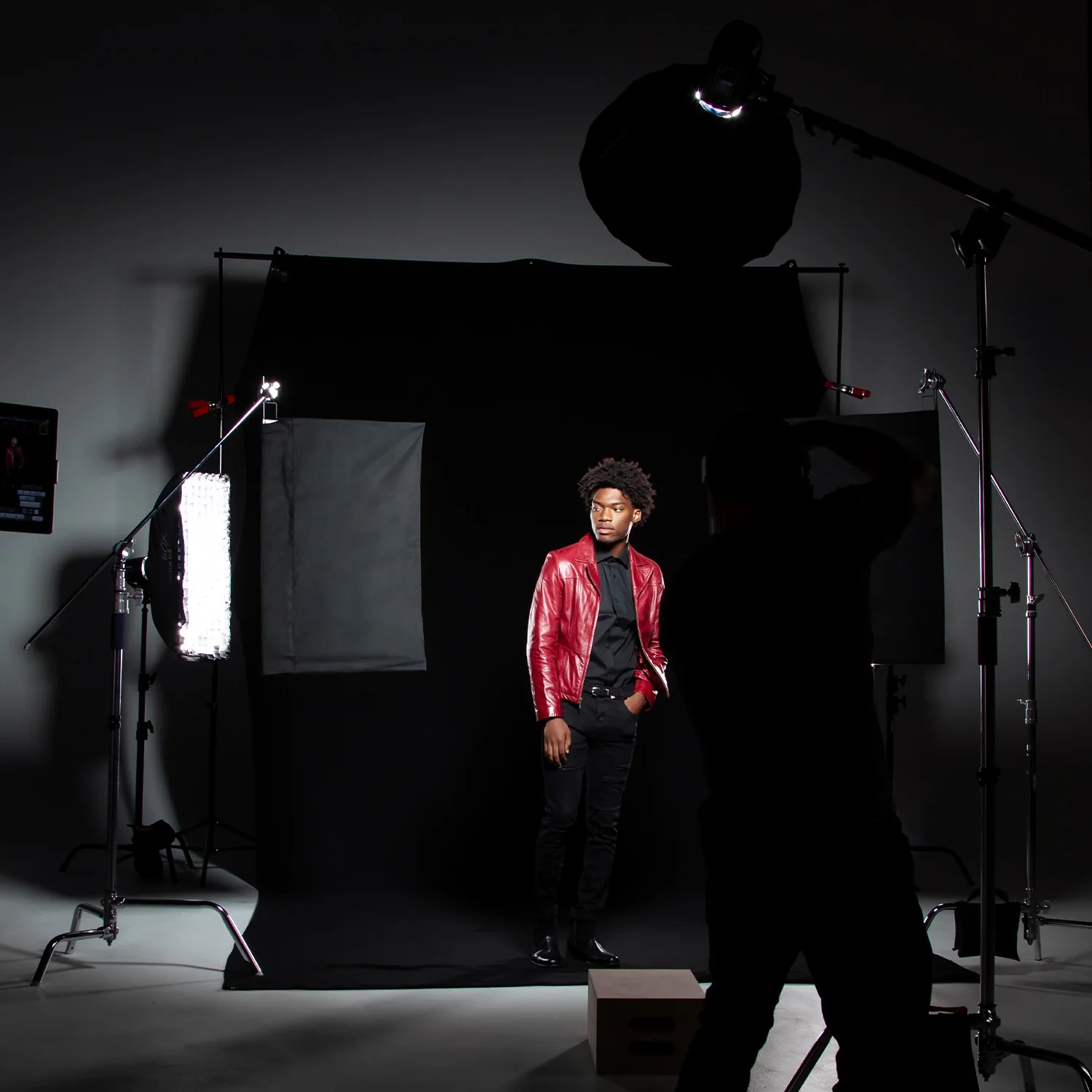 Wrinkle-Resistant Backdrop - Rich Black (9' x 20') - Image 5