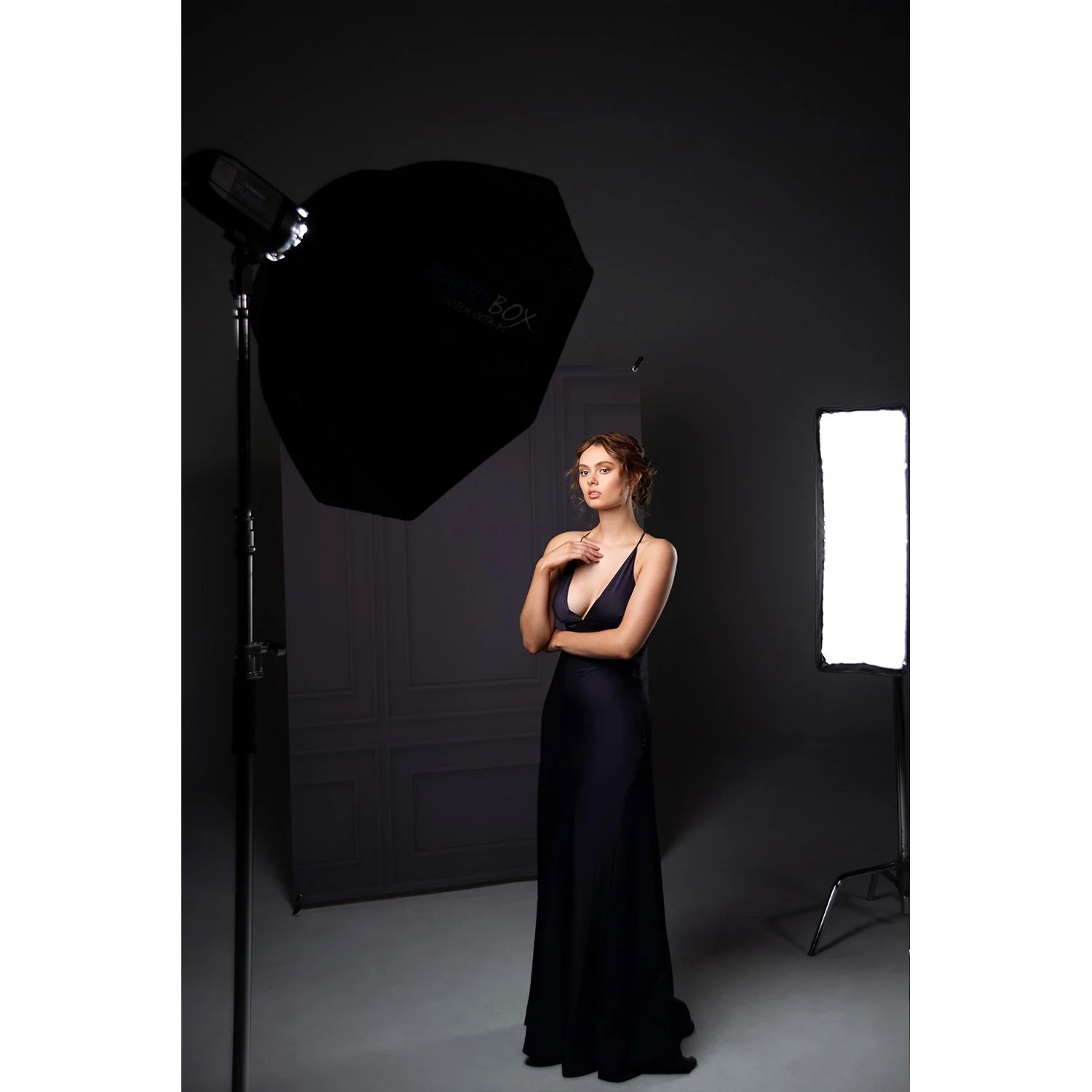 X-Drop Canvas Backdrop - Dark Wall Molding (5' x 7') - Image 3