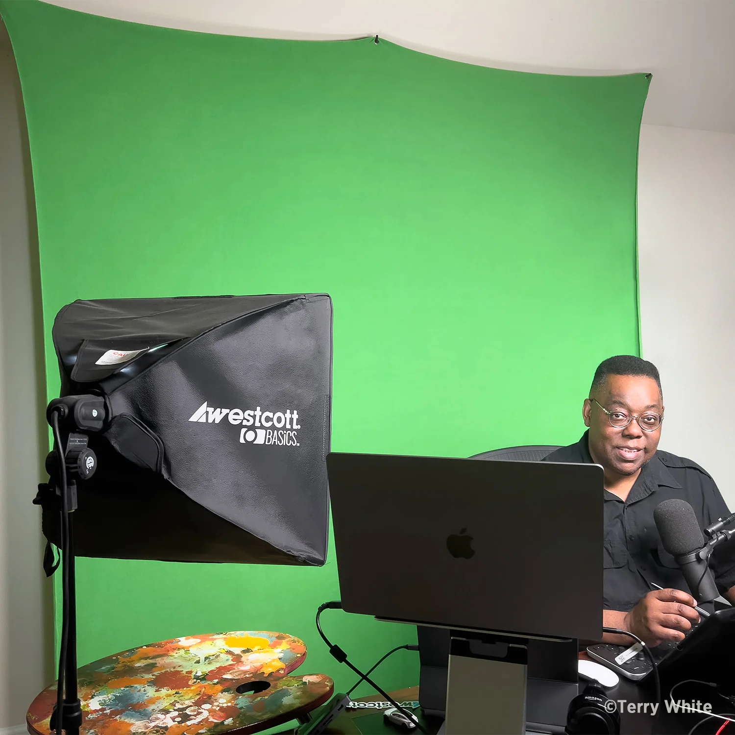 X-Drop Pro Wrinkle-Resistant Backdrop - Chroma-Key Green Screen (8' x 8') - Image 3