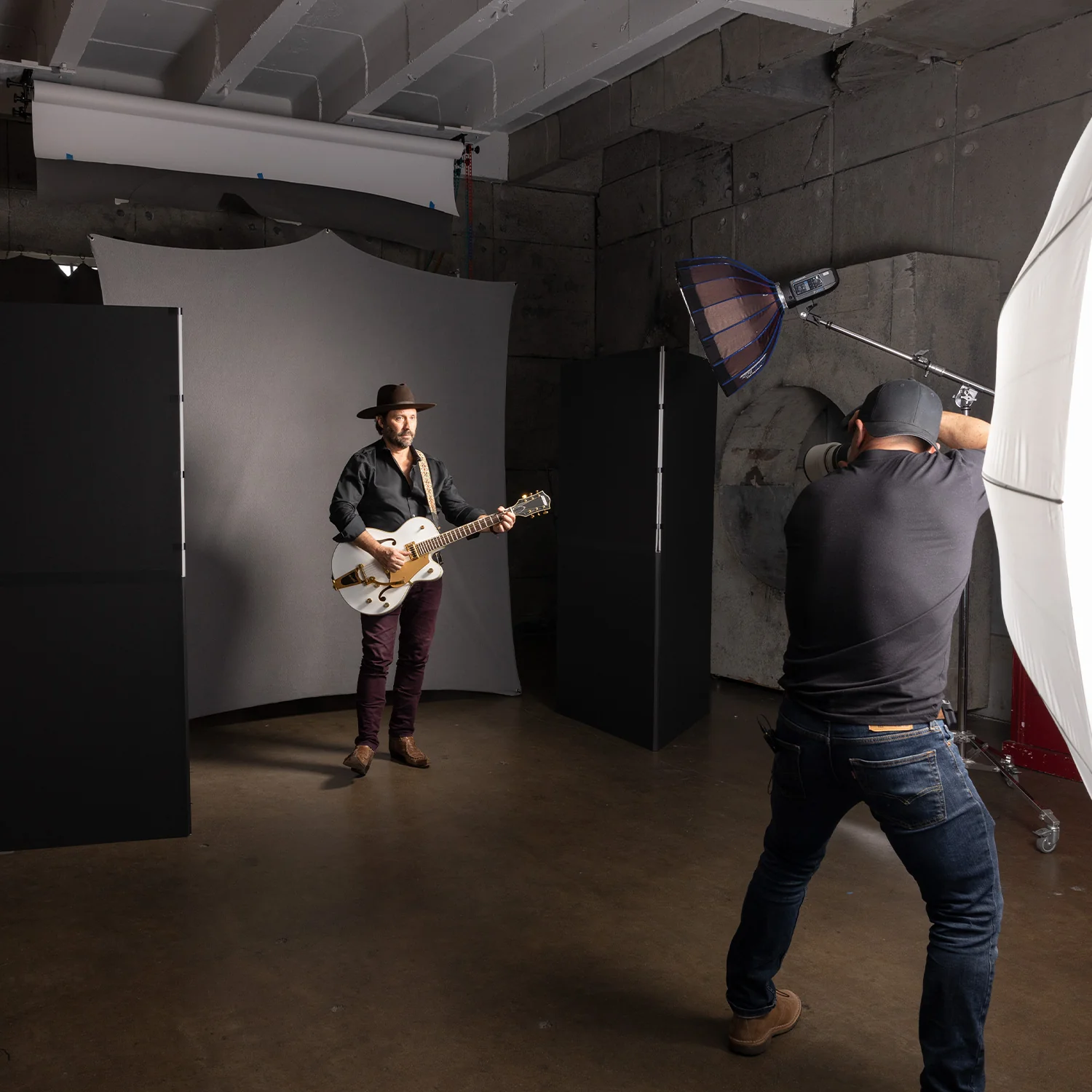 X-Drop Pro Wrinkle-Resistant Backdrop Kit - Neutral Gray (8' x 8') - Image 5