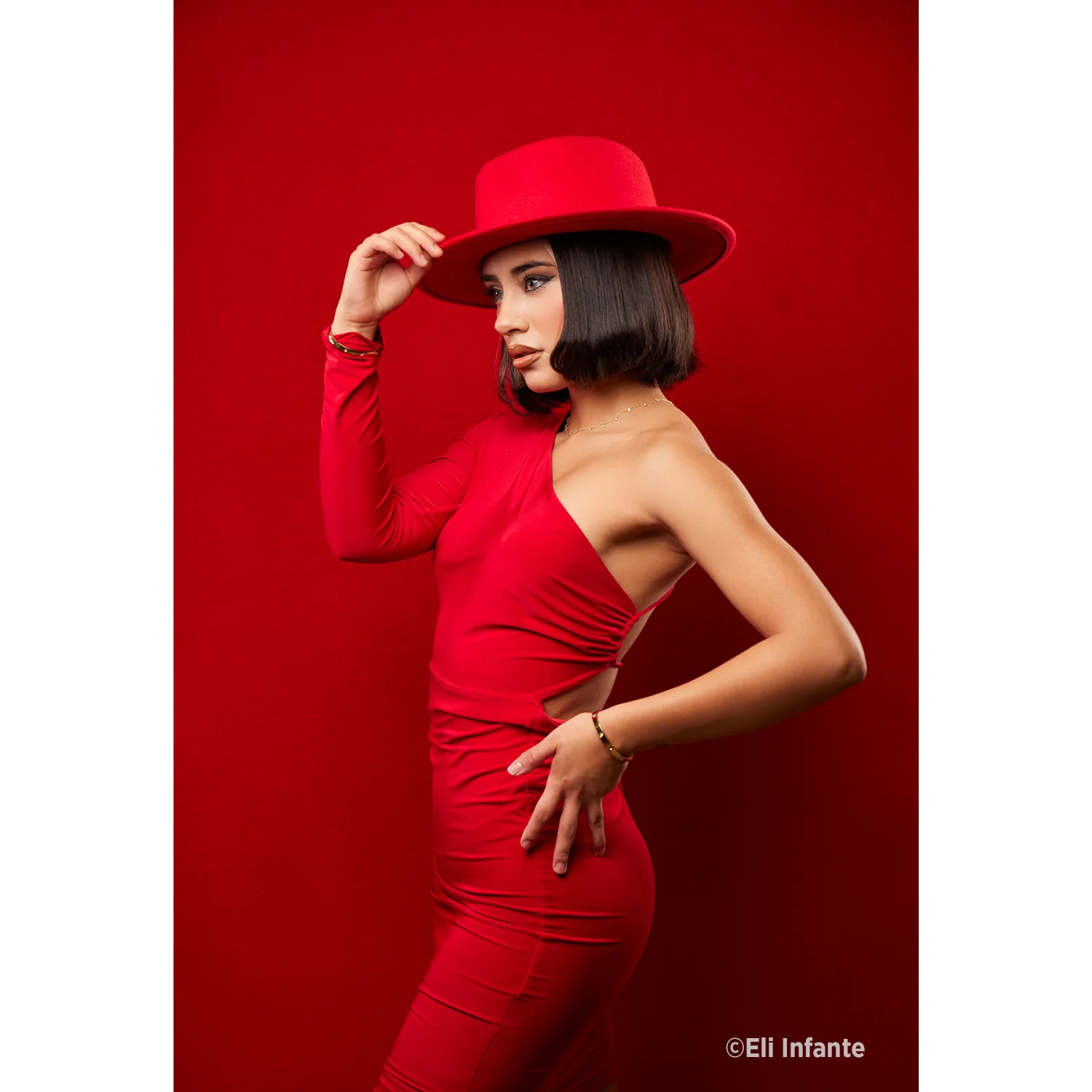X-Drop Pro Wrinkle-Resistant Backdrop - Scarlet Red (8' x 8') - Image 2