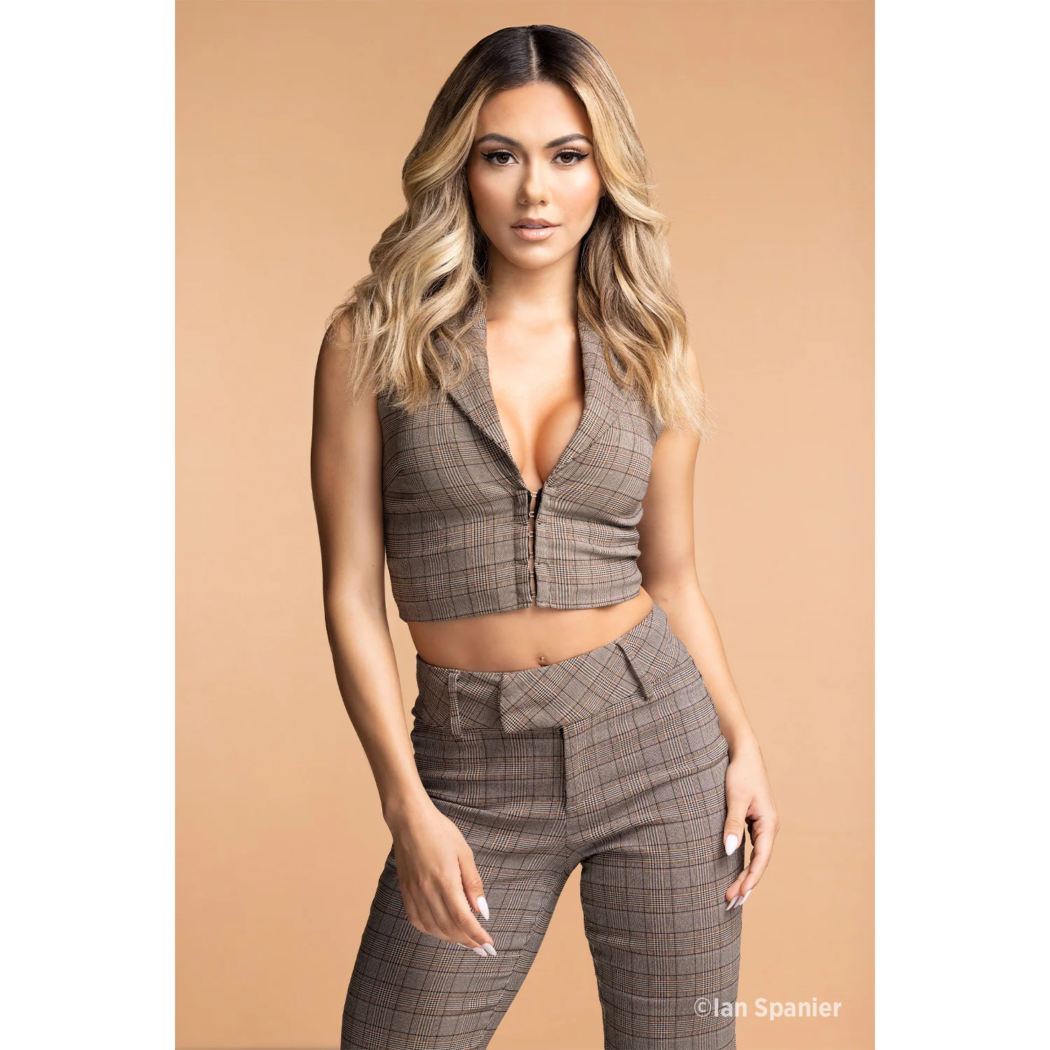 X-Drop Wrinkle-Resistant Backdrop - Brown Sugar (5' x 12') - Image 3