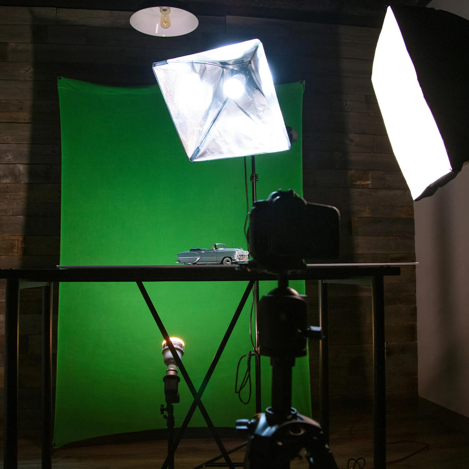 X-Drop Wrinkle-Resistant Backdrop - Chroma-Key Green Screen (5' x 7') - Image 3
