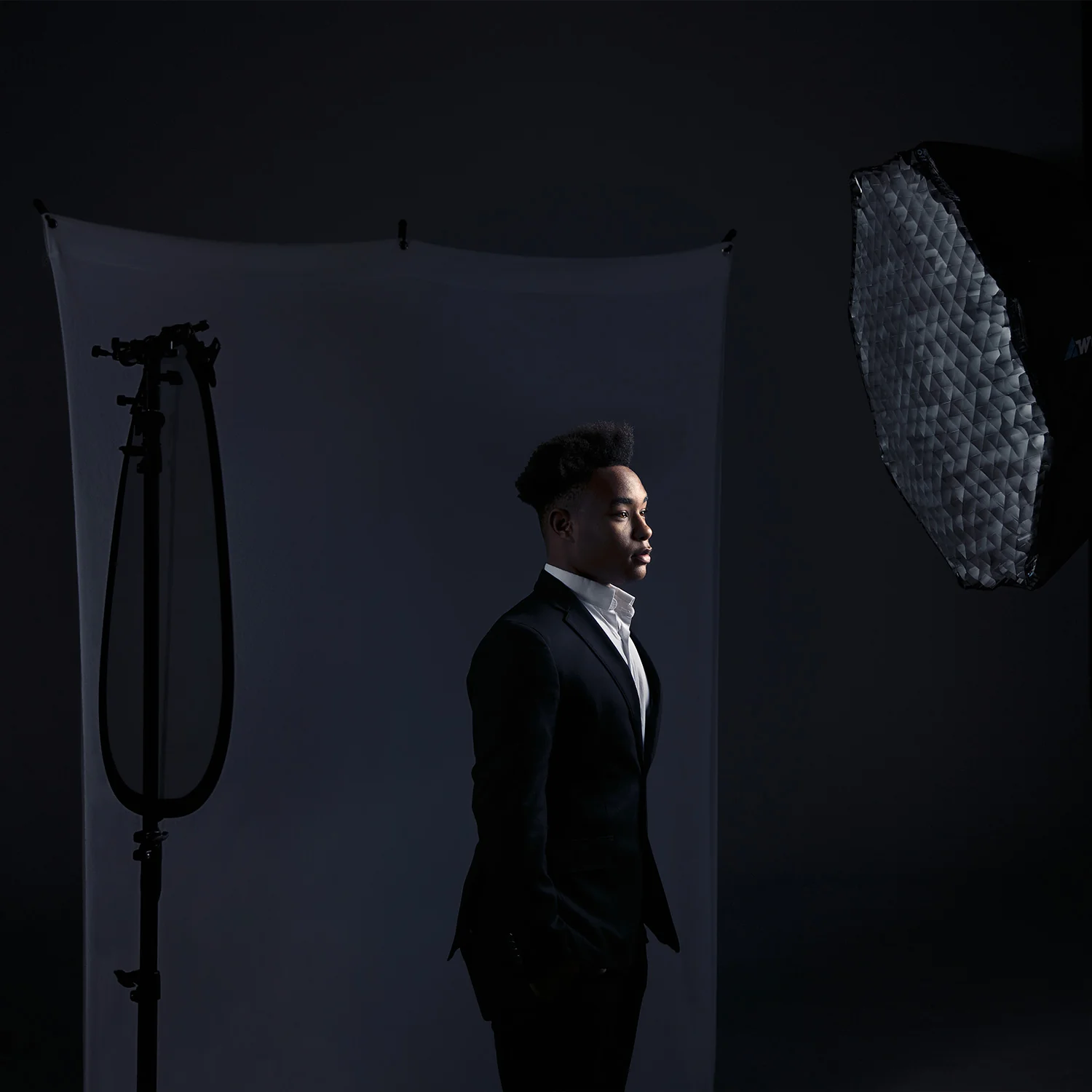 X-Drop Wrinkle-Resistant Backdrop Kit - High-Key White (5' x 7') - Image 8